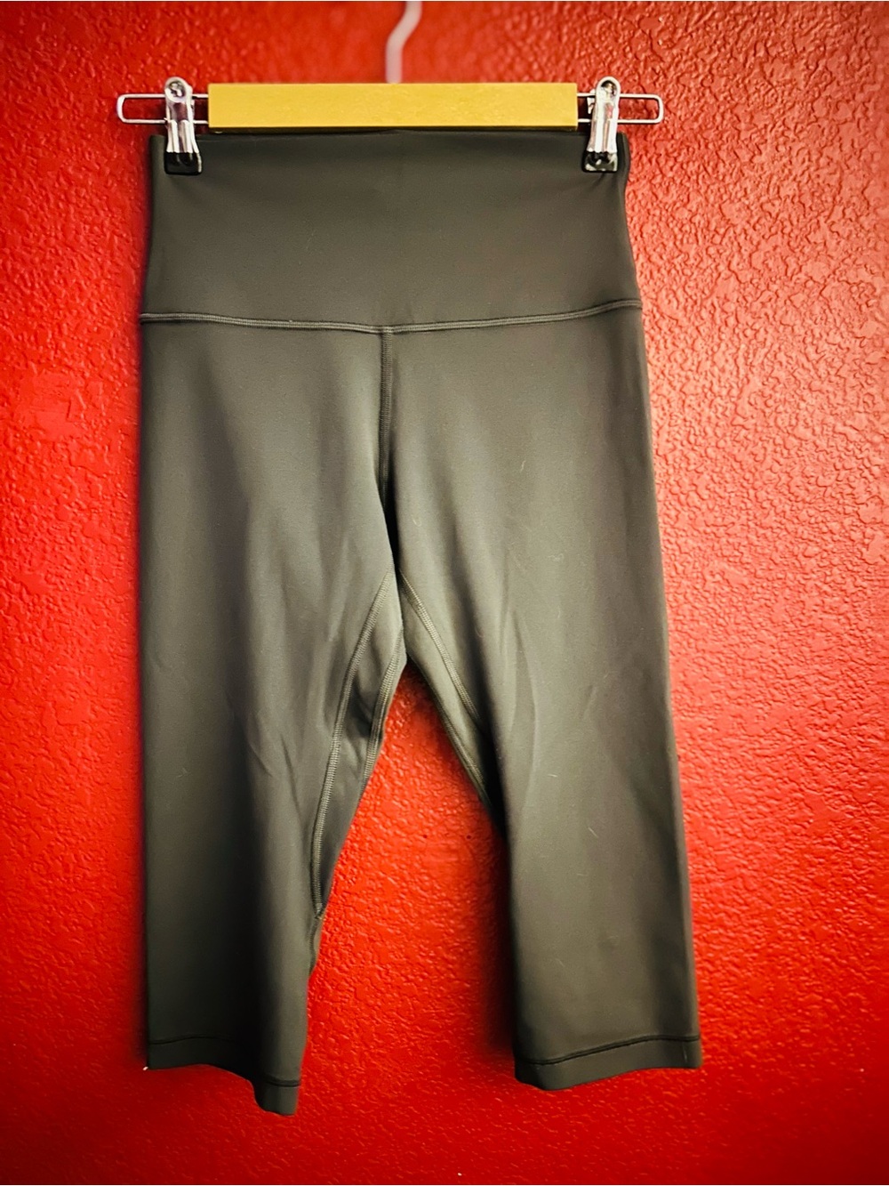 Lululemon High-Waist Performance Capri Leggings - Olive Green Women’s size 6